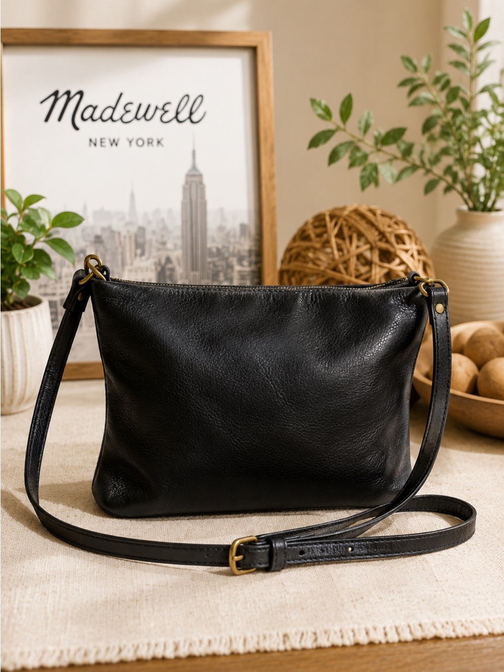 Madewell Black Leather Puff Crossbody Clutch Bag NI331